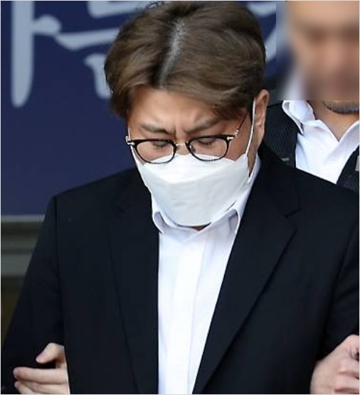 가수 김호중 목발짚고 등장 충격적인 검찰 구형