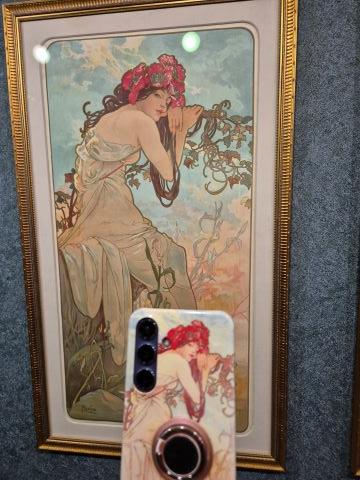 휴대폰 케이스와 무하의 여름