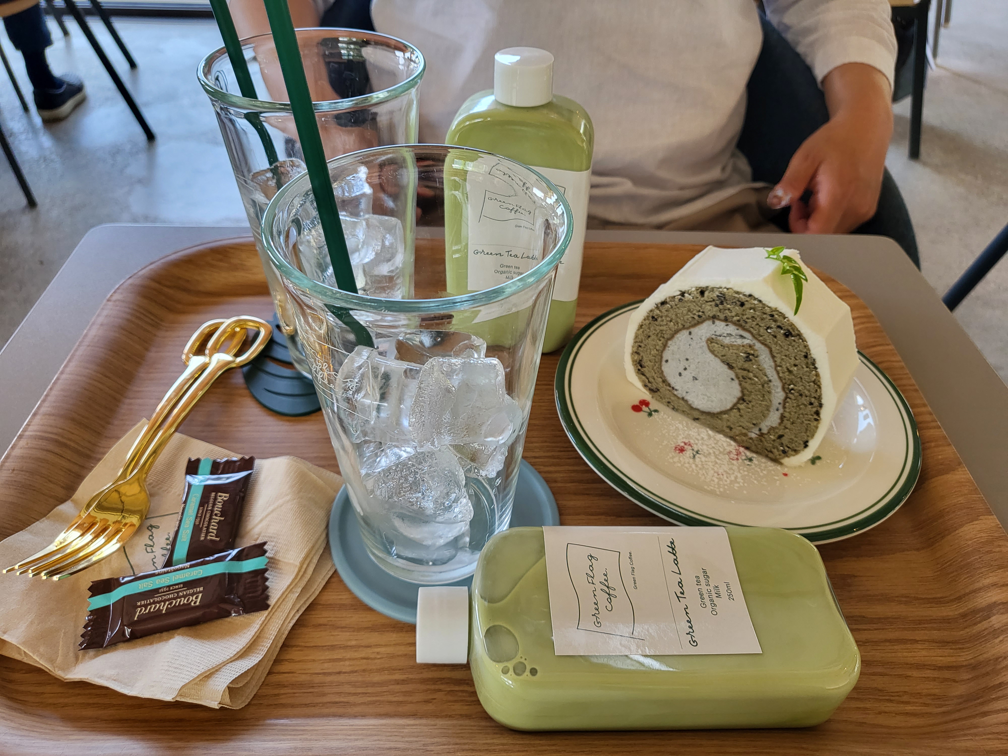 그린플래그커피 그린티플래그라떼