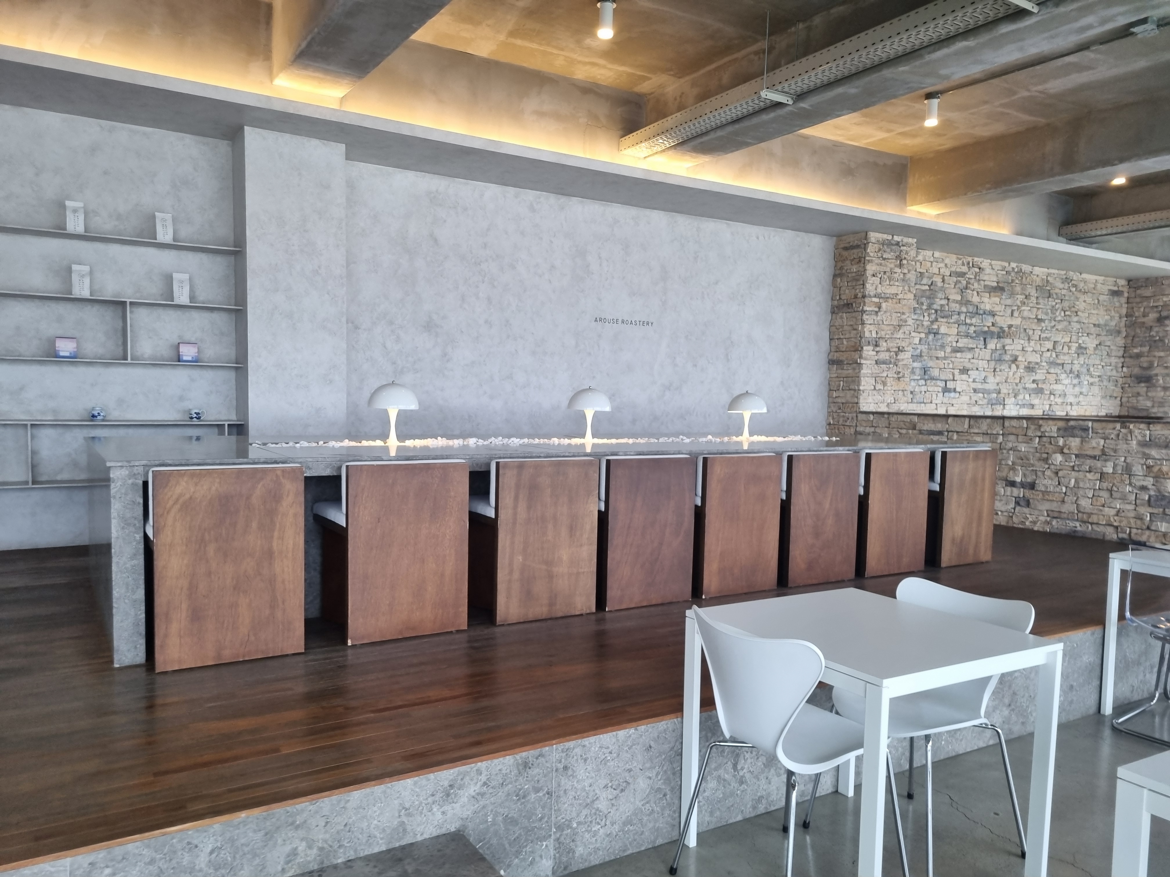 어라우즈 로스터리 카페