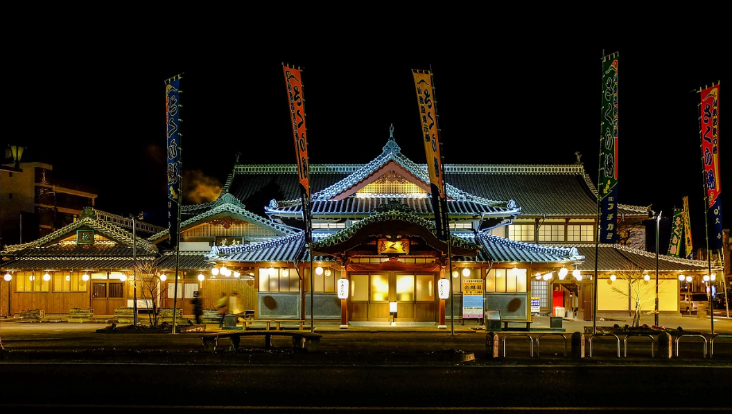 일본 전통 가옥의 지붕 형태와 구조적 의미