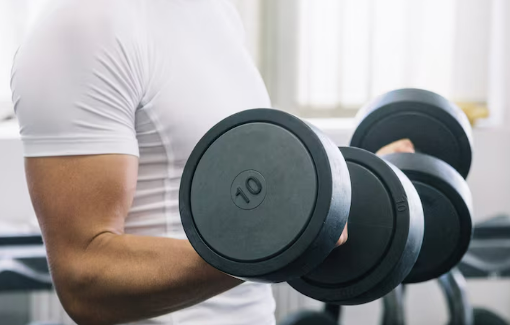 덤벨을 사용한 이두컬