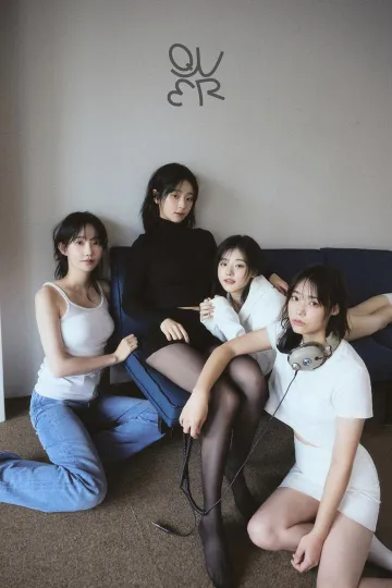 QWER 멤버 4명