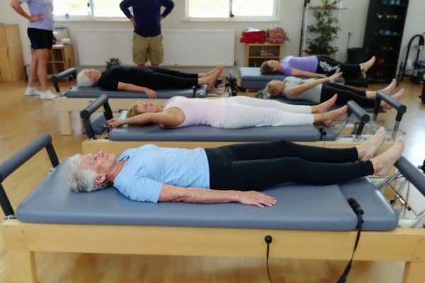 시니어를 위한 필라테스 : 안전하고 효과적인 접근법