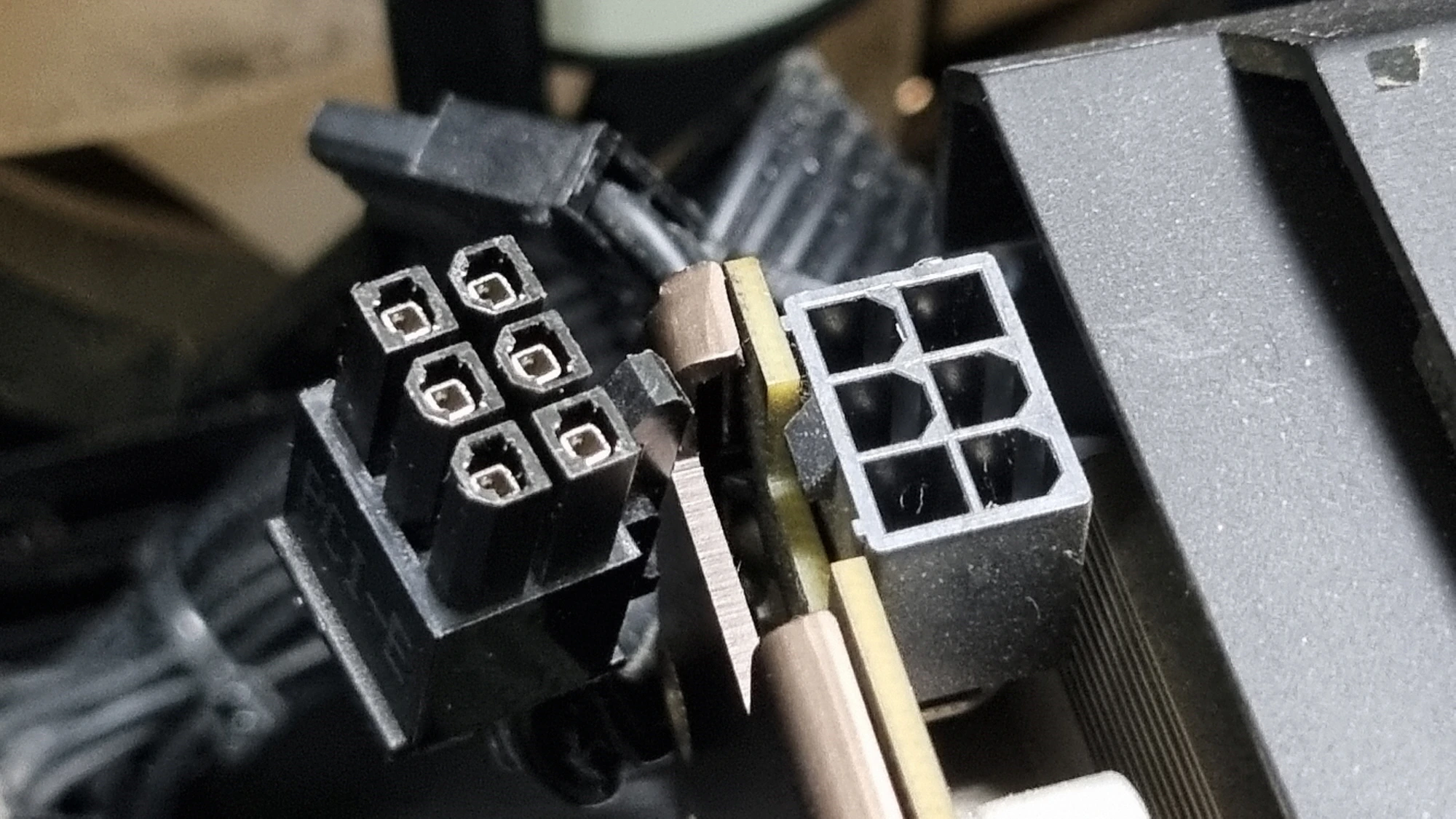 그래픽카드 전원 잭