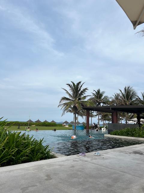 나트랑 알마 리조트 메인풀과 풀바