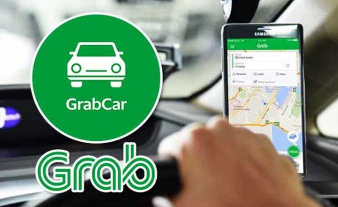 그랩카(GrabCar)의 운전기사가 손님을 태우고 목적지로 gps를 보고 운전하고 있다.(이미지출처:internet)