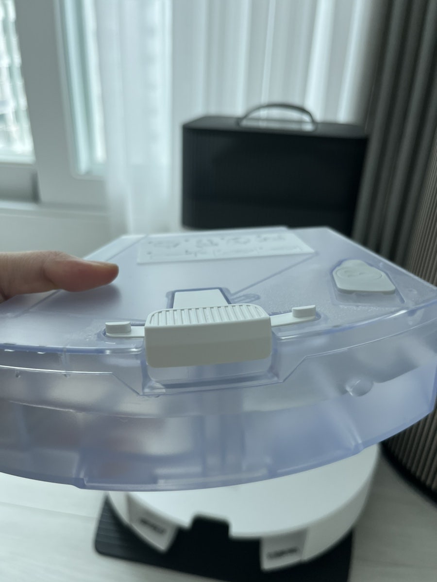 로보락 물걸레 사용을 위한 과정을 나타내는 사진