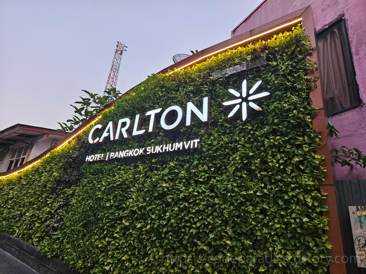 ํธํ
์ฌ์ง