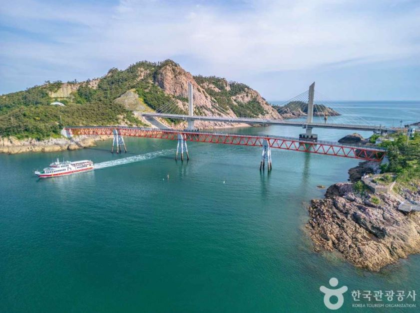 군산 옥돌해변 대장봉 모습입니다.