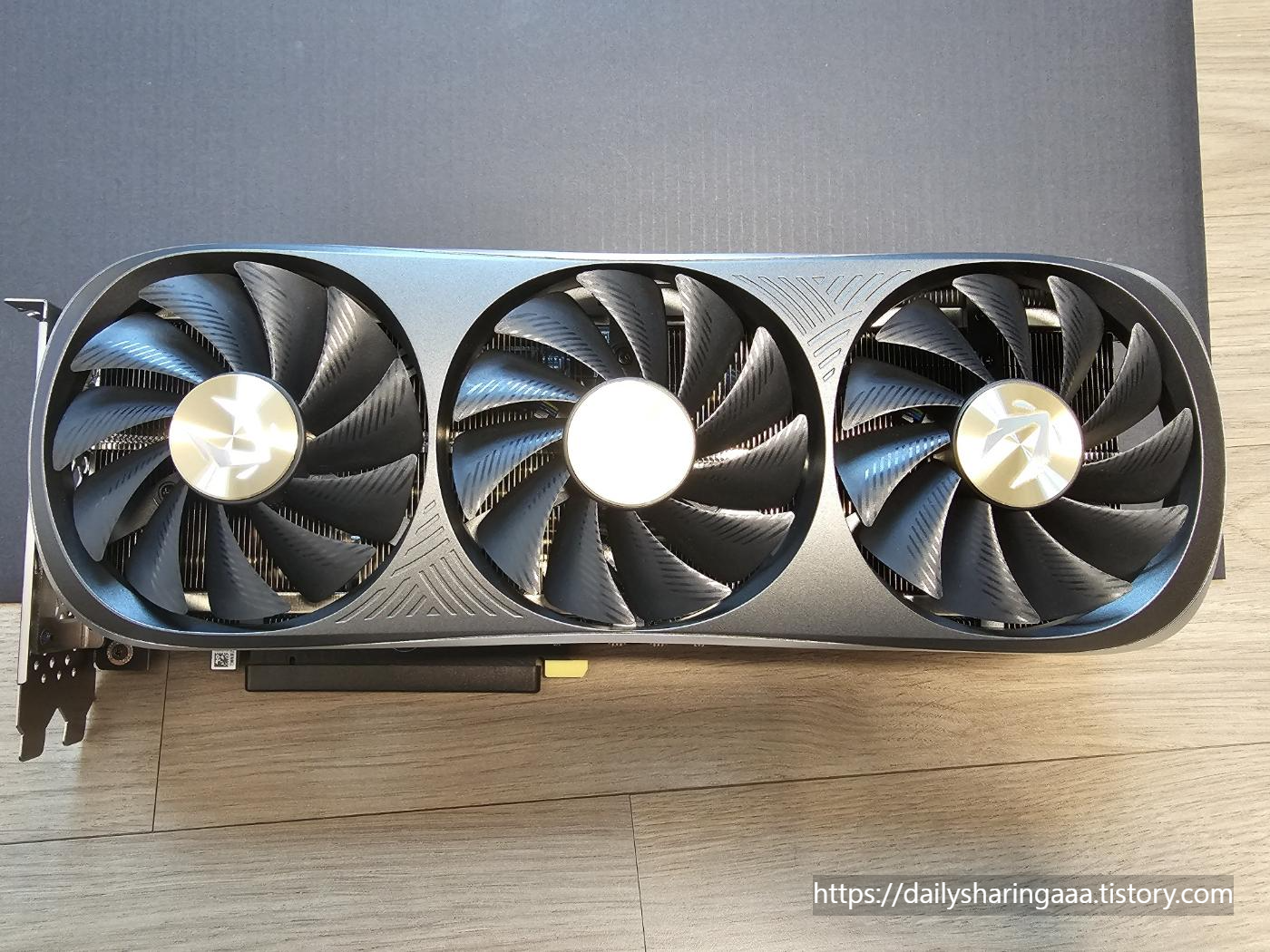 ZOTAC_RTX4070Ti_Trinity_OC_D6X_12GB_외형