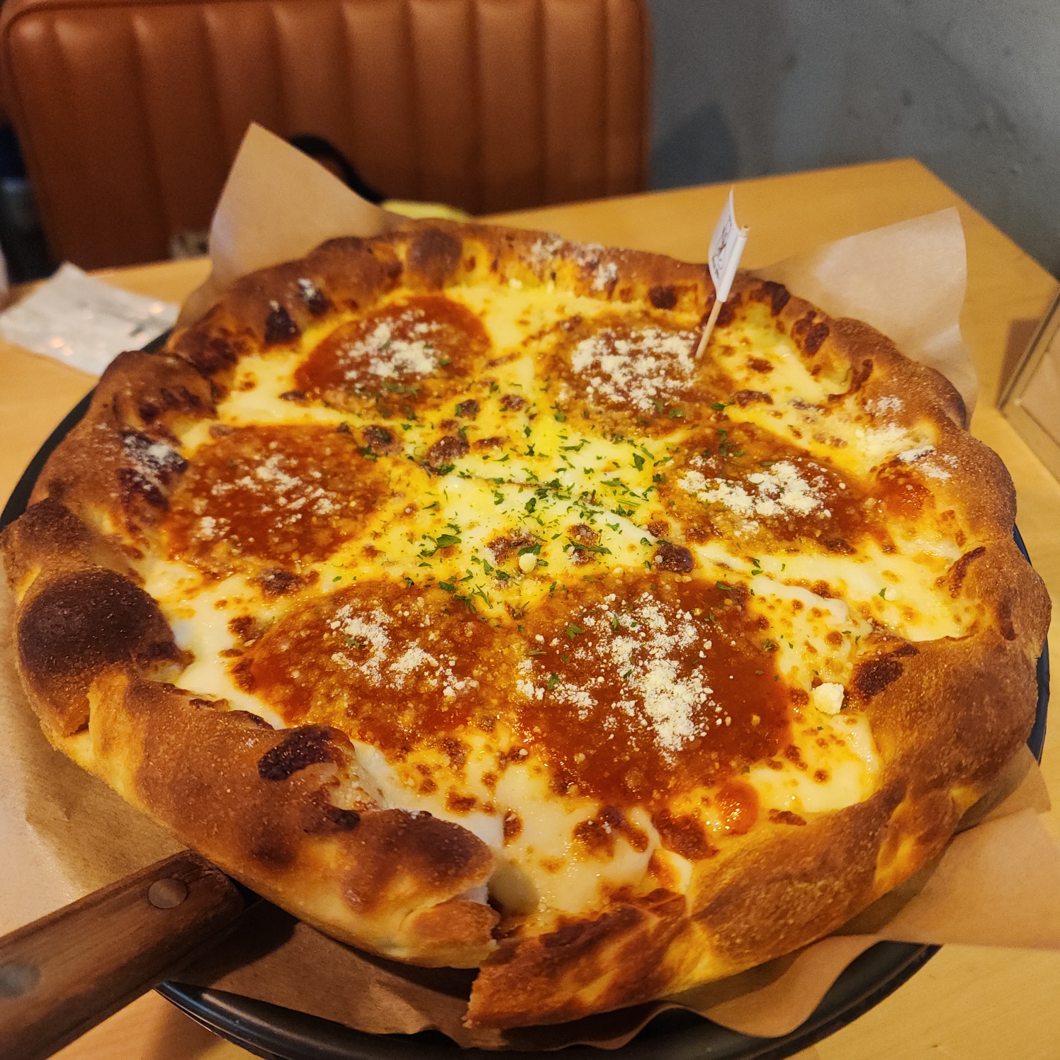 시카고피자 맛집 피플즈의 시그니처 메뉴 오리지널 피자