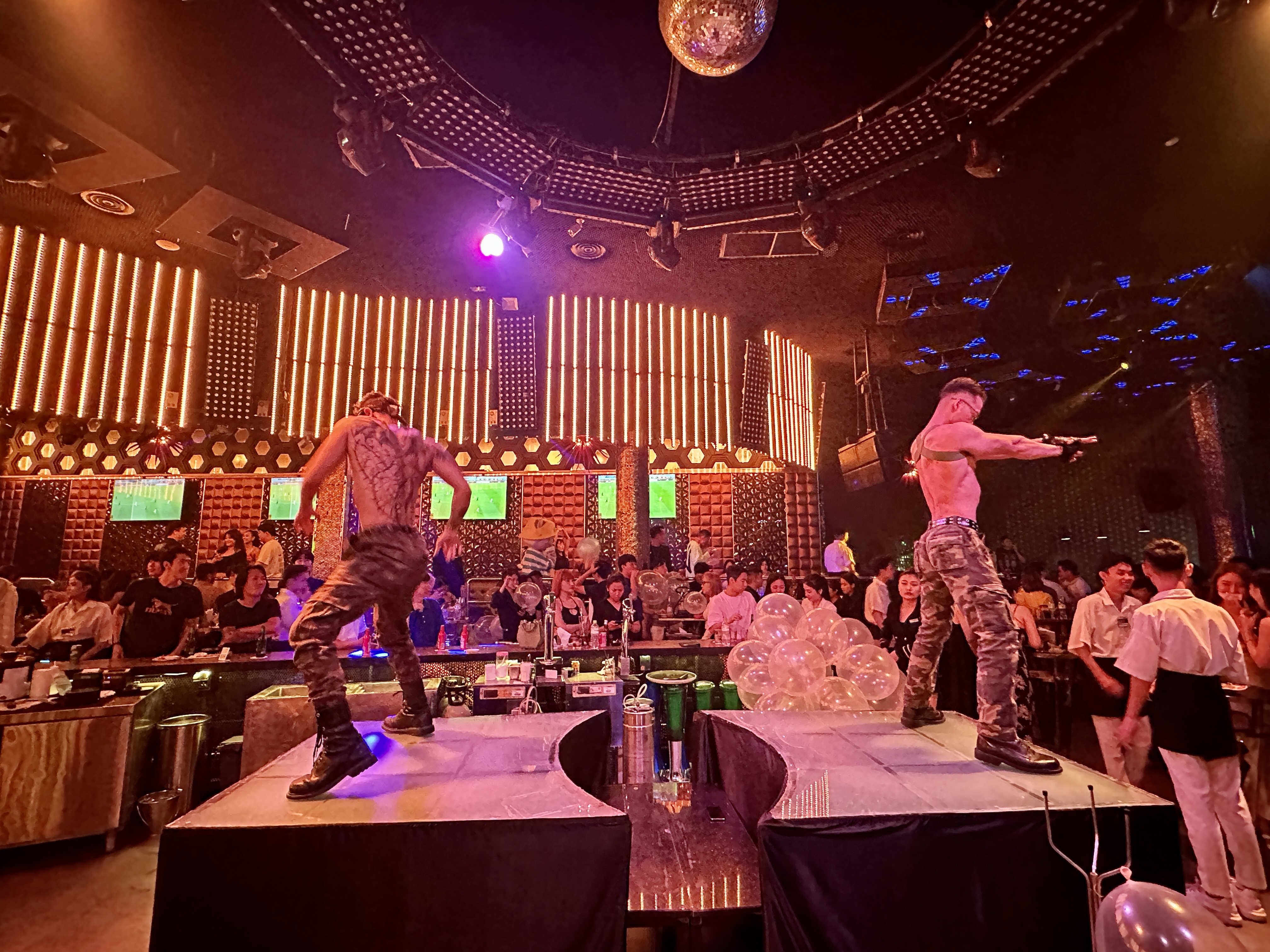 다낭 오큐펍 공연