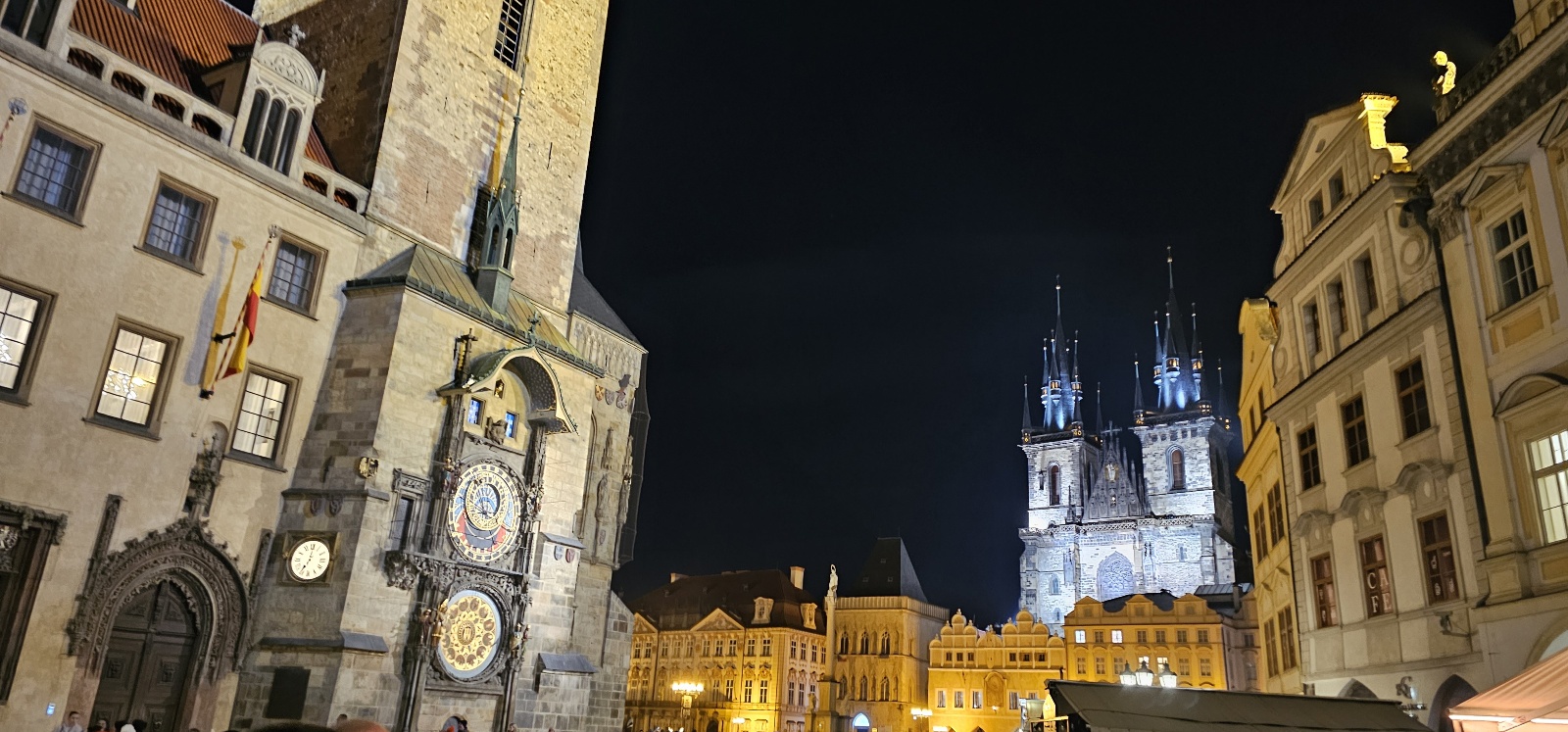 프라하 천문시계와 올드타운 광장 야경