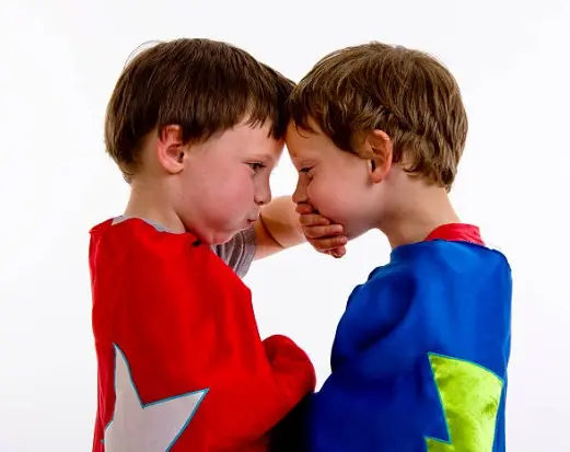 친구를 무는 원인을 가장 먼저 파악하기