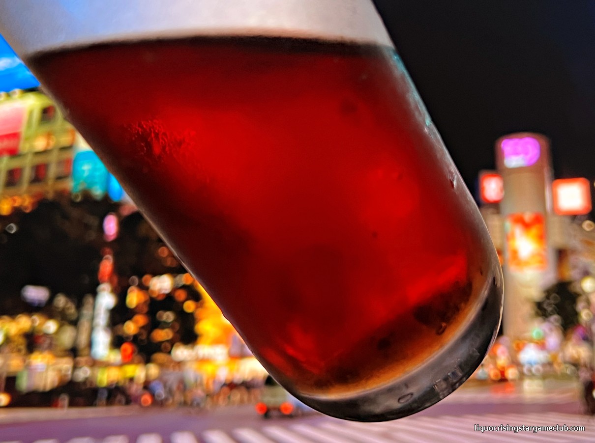 버번 위스키 하이볼 Bourbon Whiskey Highball을 한잔 즐기는 사진