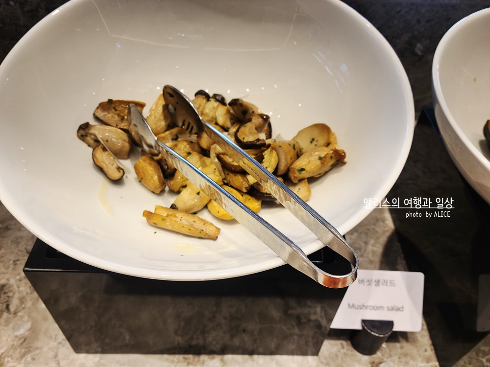 포포인츠 바이 쉐라톤 서울 명동 에볼루션 뷔페 런치 후기