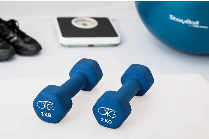 홈트레이닝 필수 아이템: 집에서 쉽게 할 수 있는 운동 기구 추천