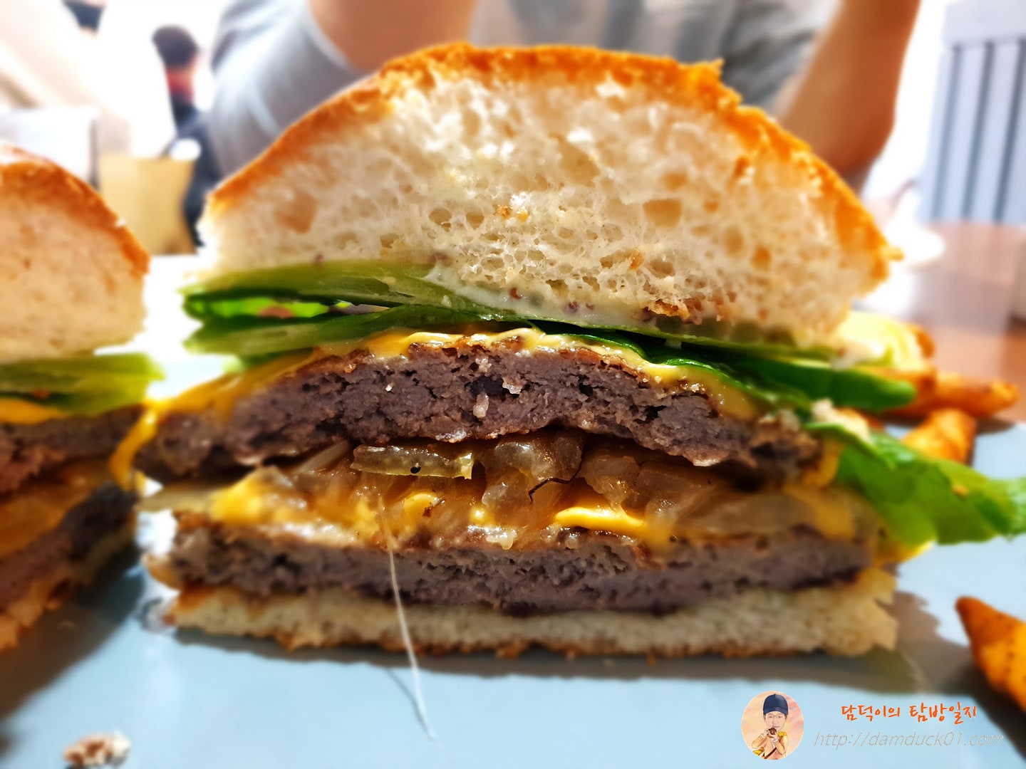 더블 치즈버거 단면