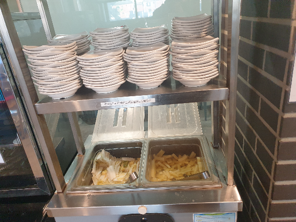 단무지와 배추는 셀프 리필하면 된다.