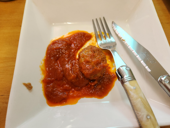 meat ball's size is similar to table tennis ball