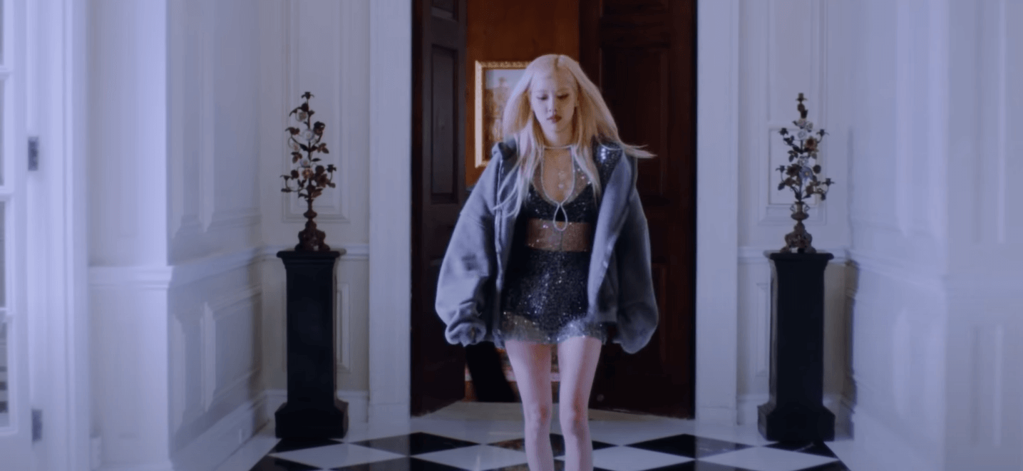 로제(ROSÉ) TOXIC TILL THE END MV의 한 장면