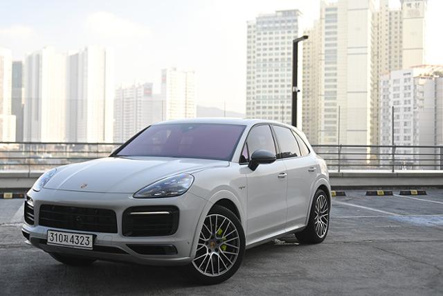 포르쉐 카이엔 E-하이브리드 플래티넘 에디션