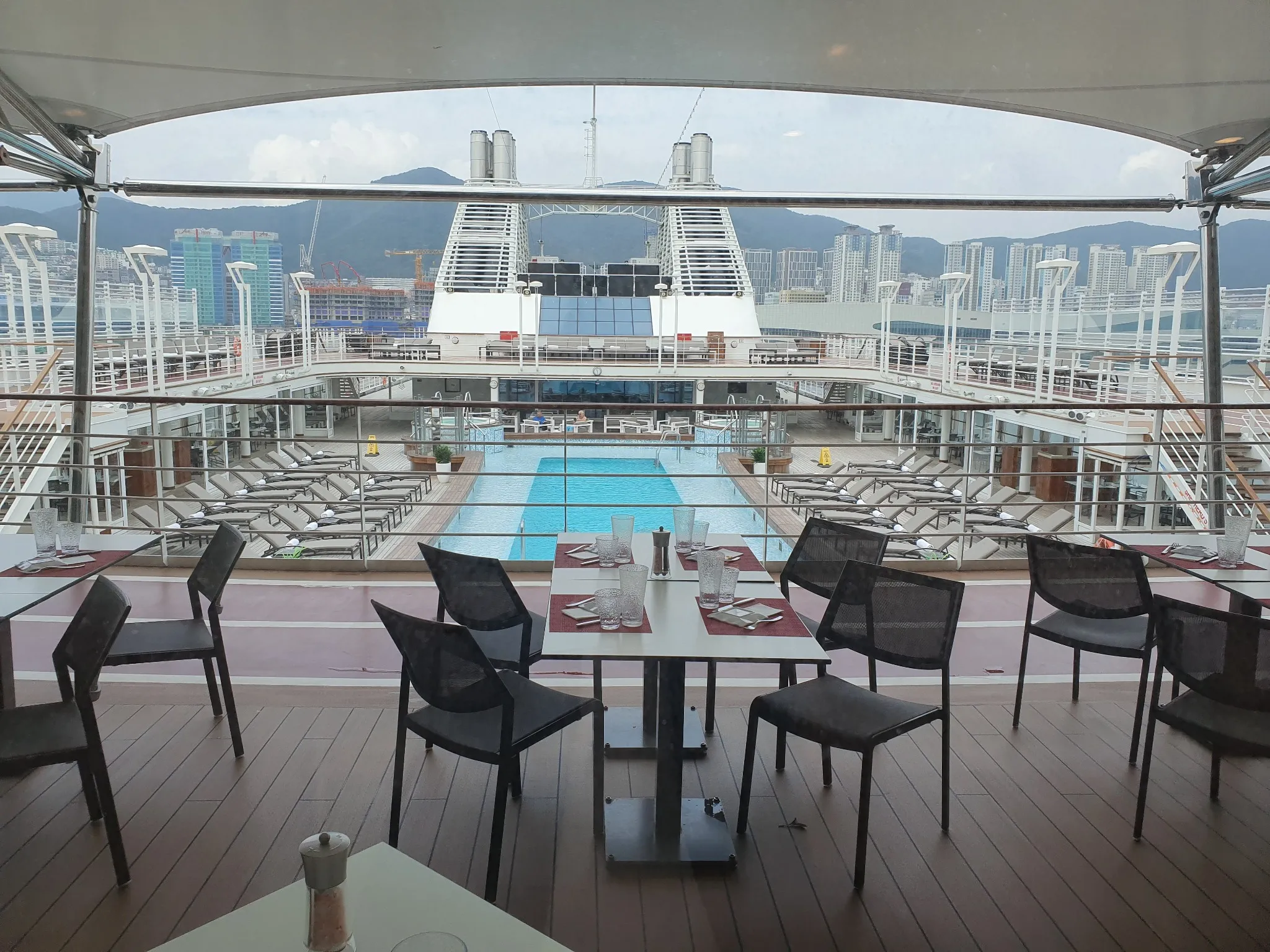 메인 라운지 전경