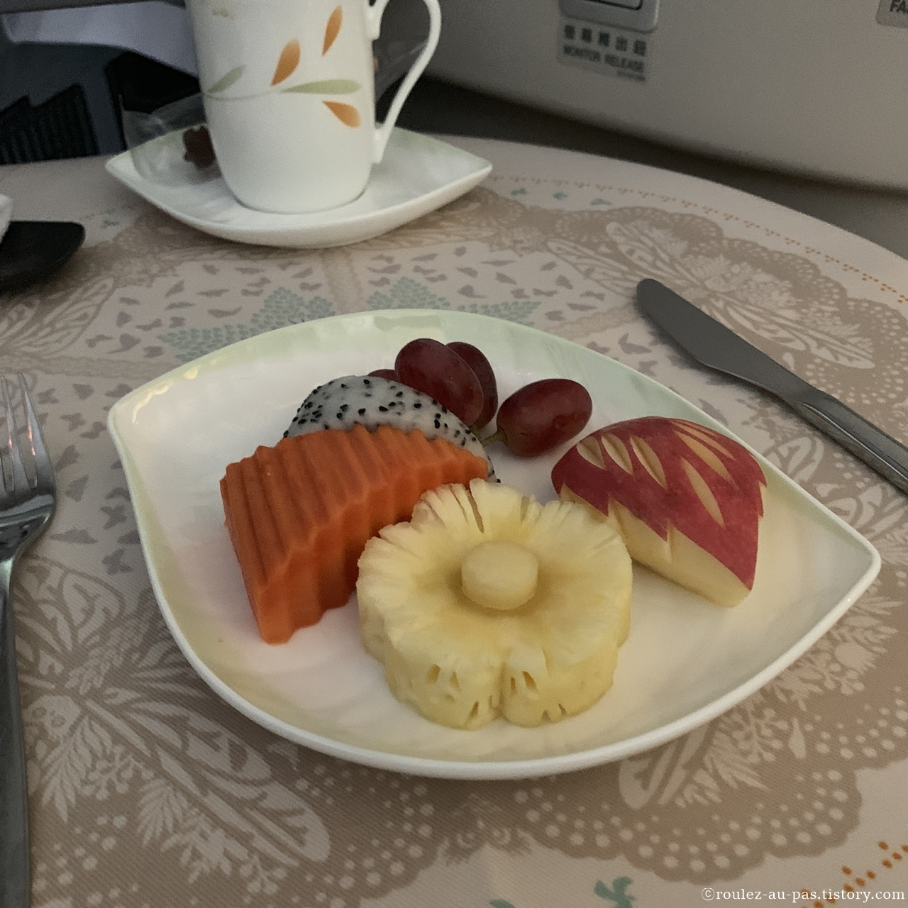 EVA-ROYAL-LAUREL-FRUITS