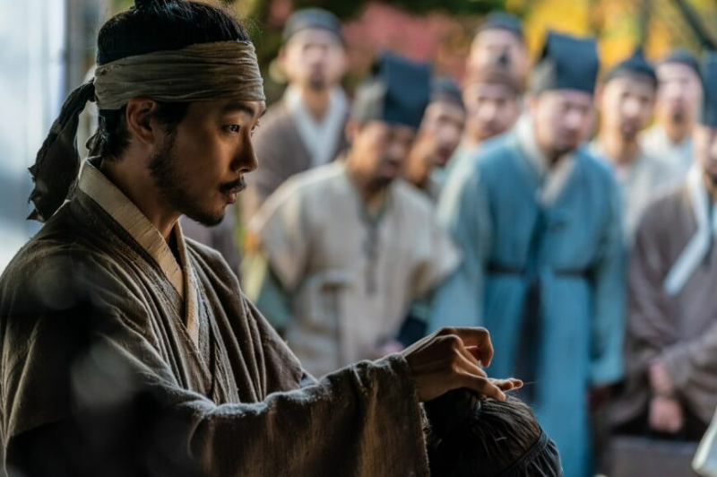 침을 놓은 경수 모습
