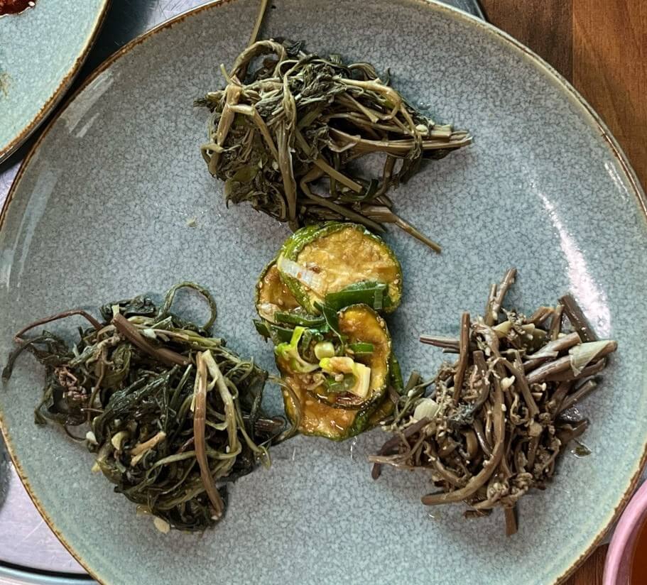 식객 허영만의 백반기행 297회 귀궁 육성재와 함께한 춘천 밥상 춘천 메기구이와 메기매운탕 맛집