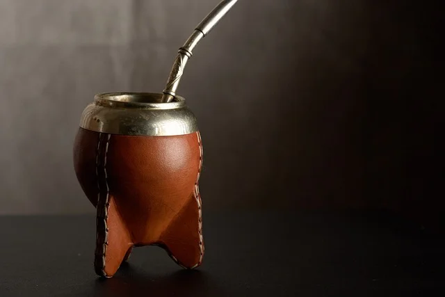 붉은 색 마테 통