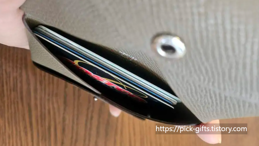 생일 선물로 받은 에르메스 칼비 카드지갑