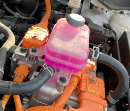 쏘렌토 MQ4 하이브리드 엔진룸 냉각수 탱크