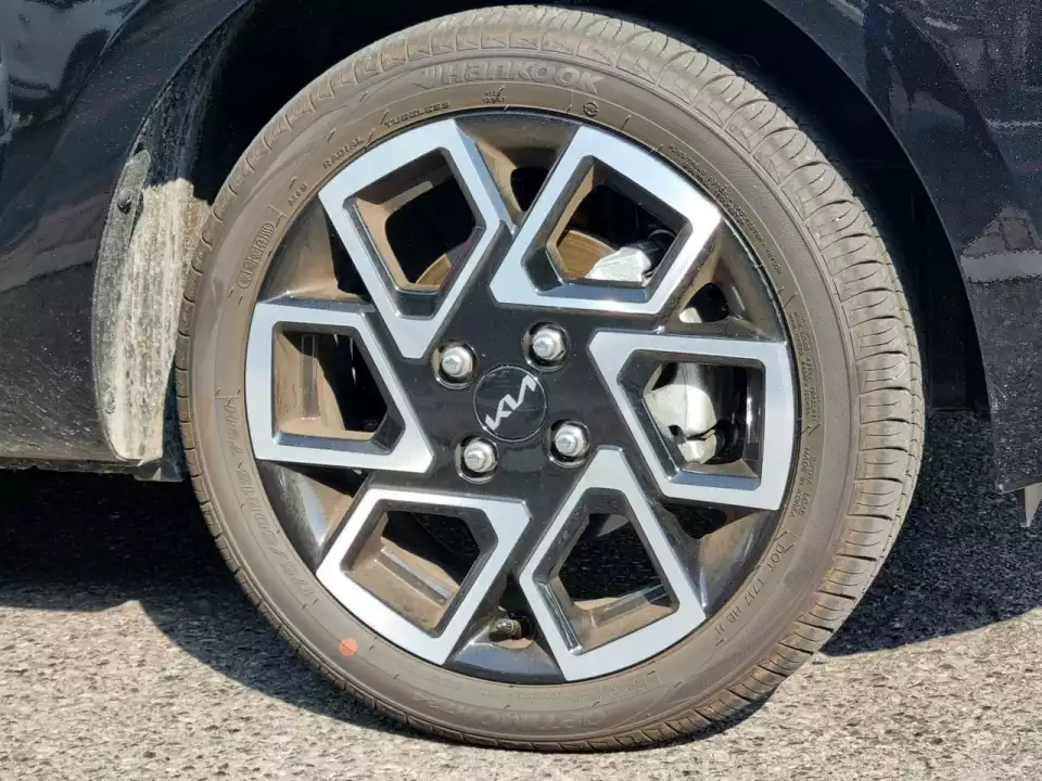 더 뉴 레이에 꽂혔던 15인치 휠 타이어입니다.