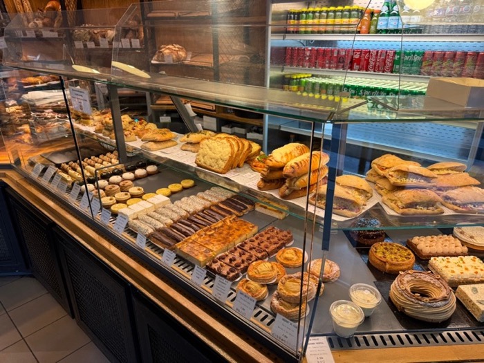 파리 유토피 빵 진열, Utopie bakery pastries display, 파리 빵집 메뉴 종류, 파리 베이커리 내부