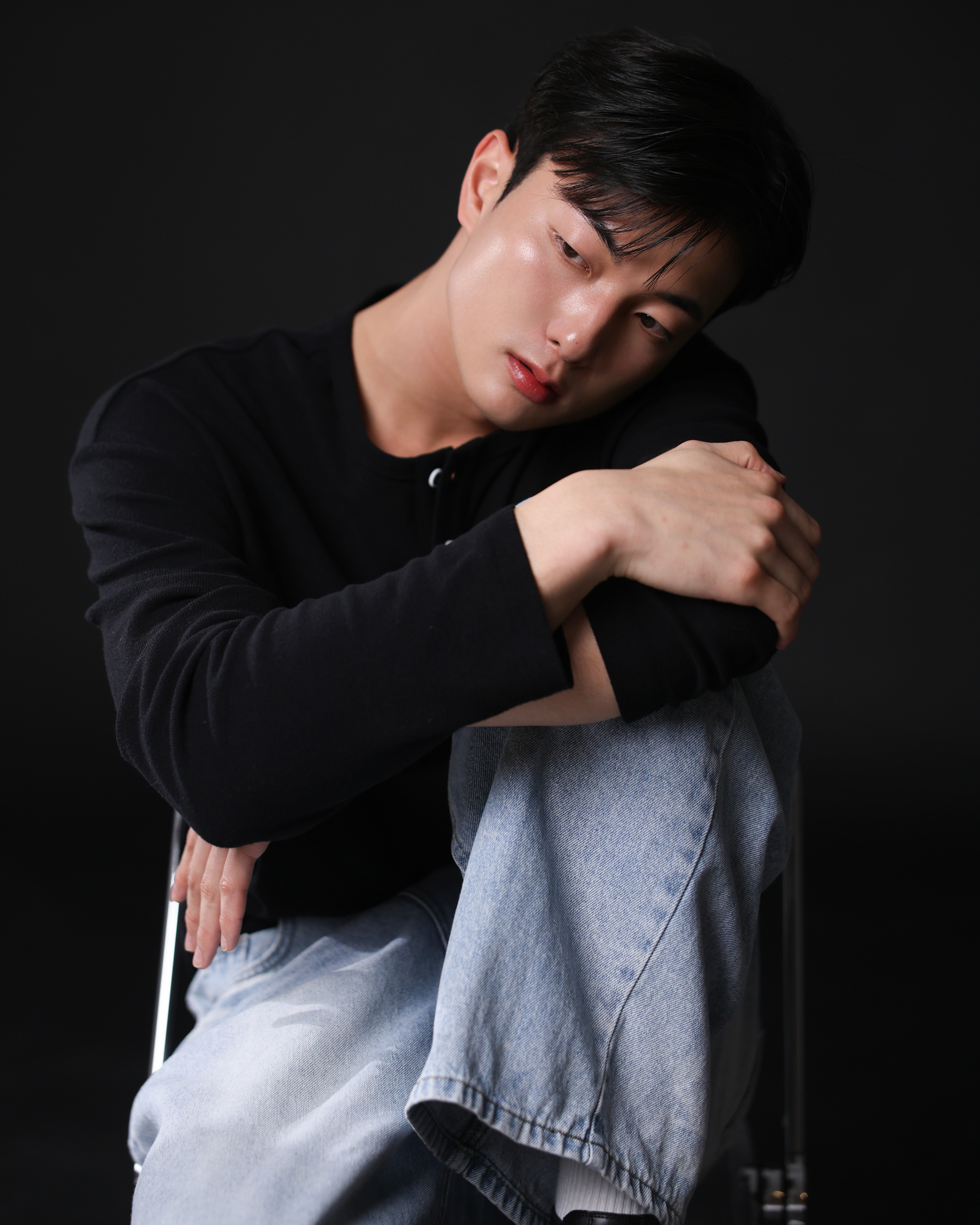 천안 프로필사진 순백스튜디오 — 남자 배우 프로필 사진 눈빛과 얼굴선이 살아 6
