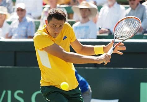 잔디 코트에서 백핸드 슬라이스가 살아남는 법 – 안정성과 역공의 균형