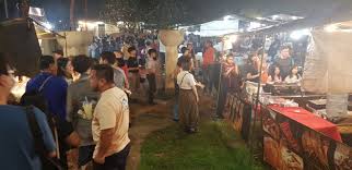 왼쪽은 야시장 사진과 차모로 BBQ 립 사진