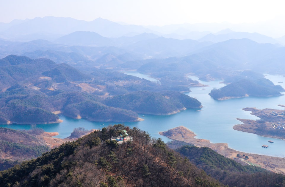 비봉산에서 바라본 청풍호