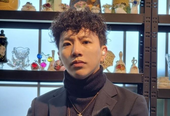 래퍼 뉴챔프가 자신이 마약 투약 사실을 자백한 래퍼라고 주장했다가 파장이 일자 사과했다. 사진은 뉴챔프. [사진=뉴챔프 인스타그램]