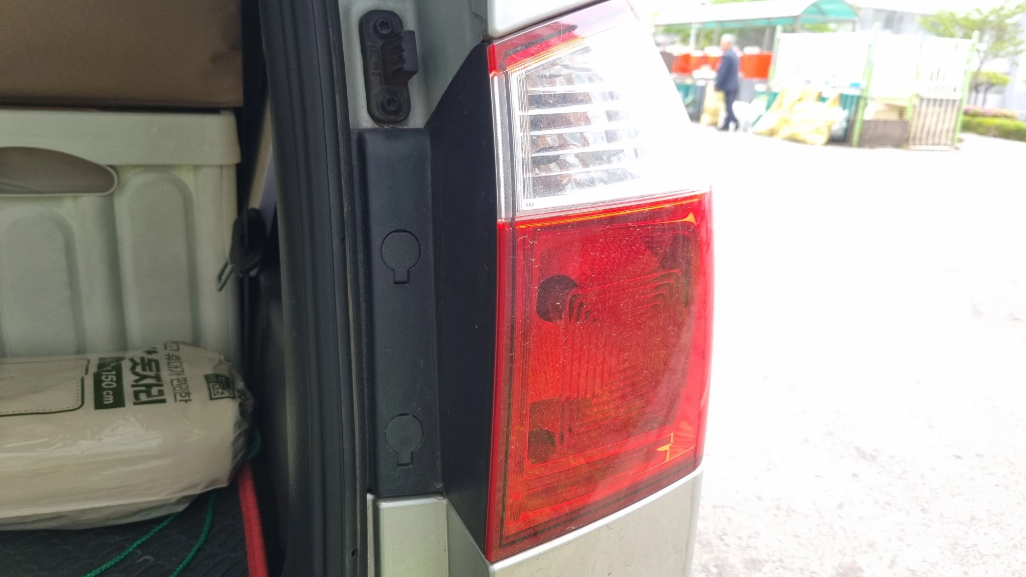 후방 등화장치 고정 볼트 위치