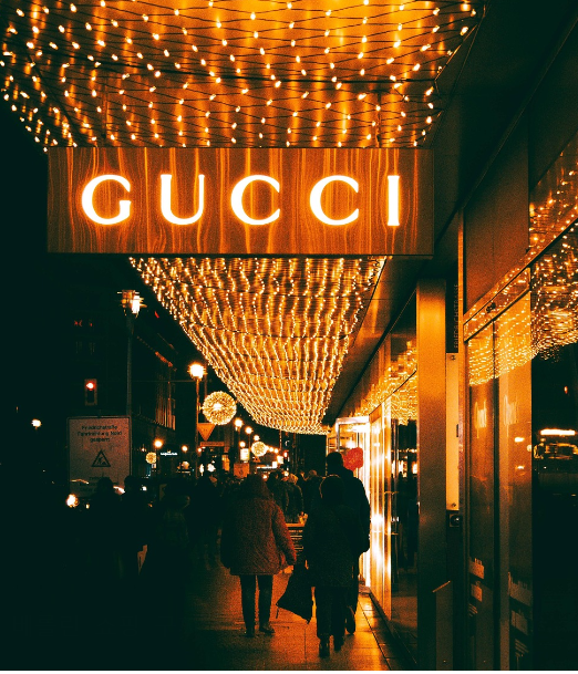 지속 가능성 : 친환경 명품의 부상, 명품 브랜드들이 친환경 소재와 윤리적 생산으로 변화하는 이유는?