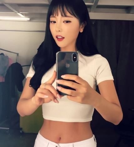 홍진영 과거와 현재 비교 이미지, 성형 고백 관련 맥락