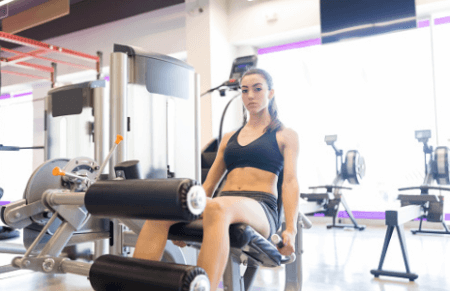 기구를 활용한 하체 운동중 하나인 레그 컬입니다.