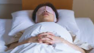 피부는 밤에 늙는다? 수면 중 노화를 막는 생활 루틴 정리