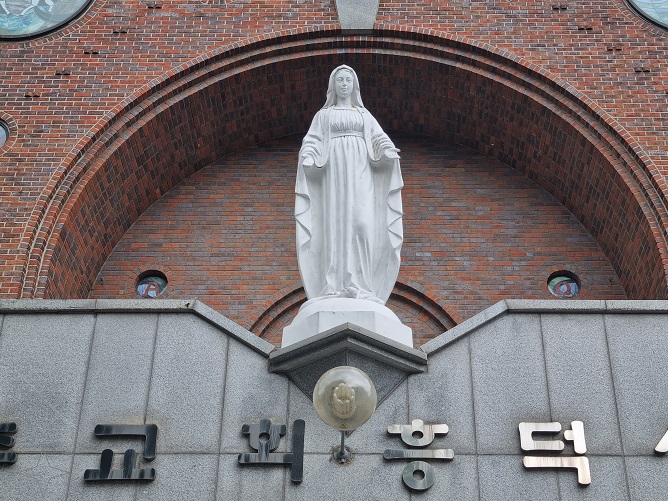 흥덕성당 성모상