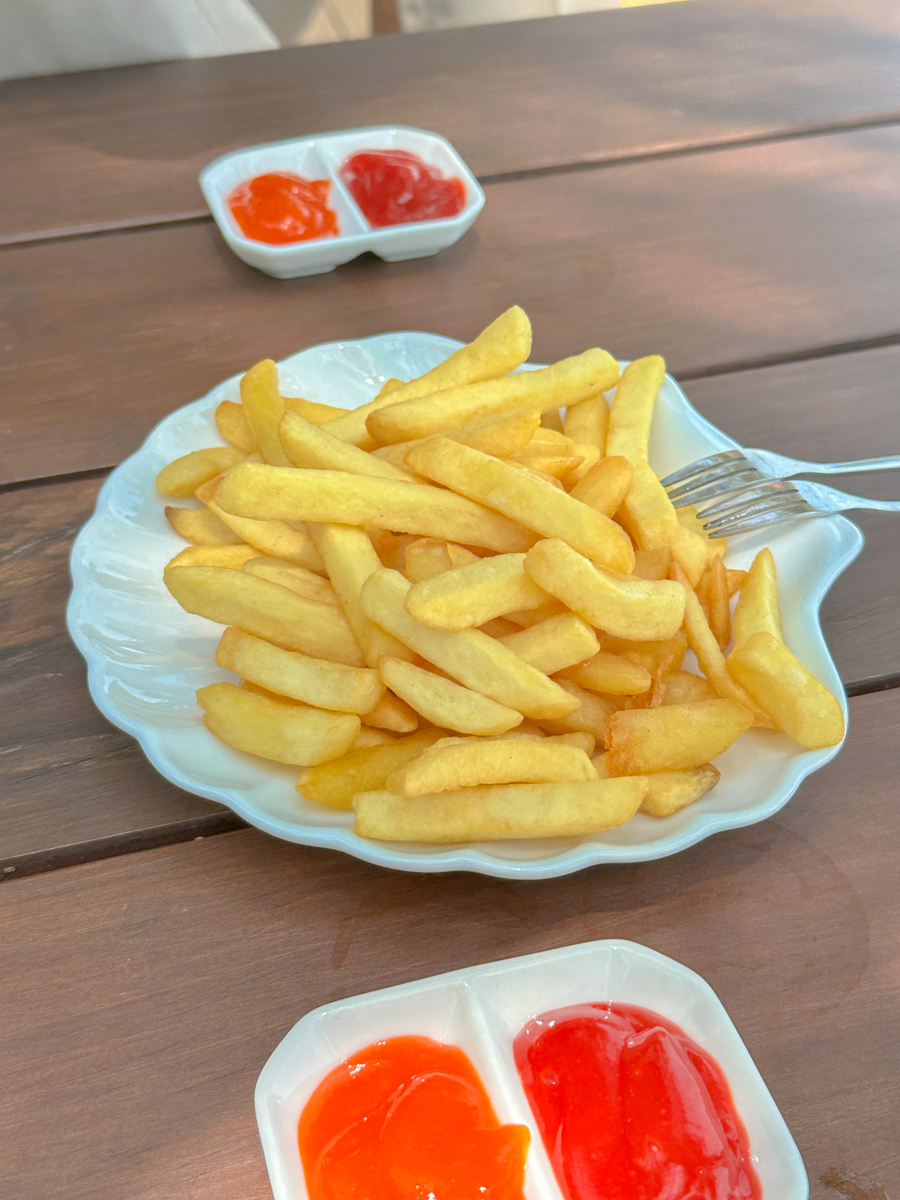 켐비치 안 씨푸드 레스토랑 메뉴 중 감자튀김