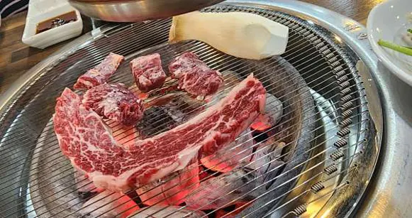 육박사