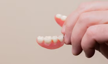 틀니 가격 의료보험적용 세척방법 보관법 종류